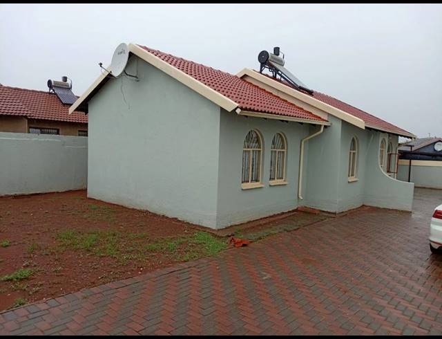 3 BEDROOM HOUSE FOR SALE IN PROTEA GARDEN